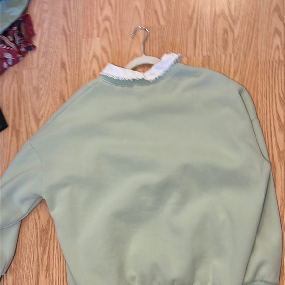 Green Sweater - Picture 4 of 4